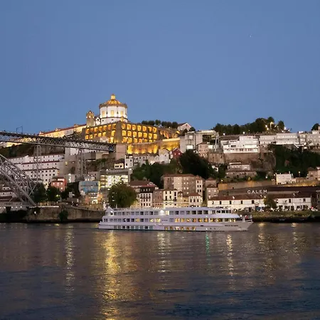 Modern In With Balcony Apartament Porto
