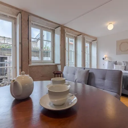 Modern In With Balcony Apartament Porto